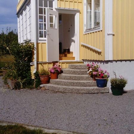 Charmig Villalagenhet 150 M Fran Vanerns Strand Mariestad Exterior foto